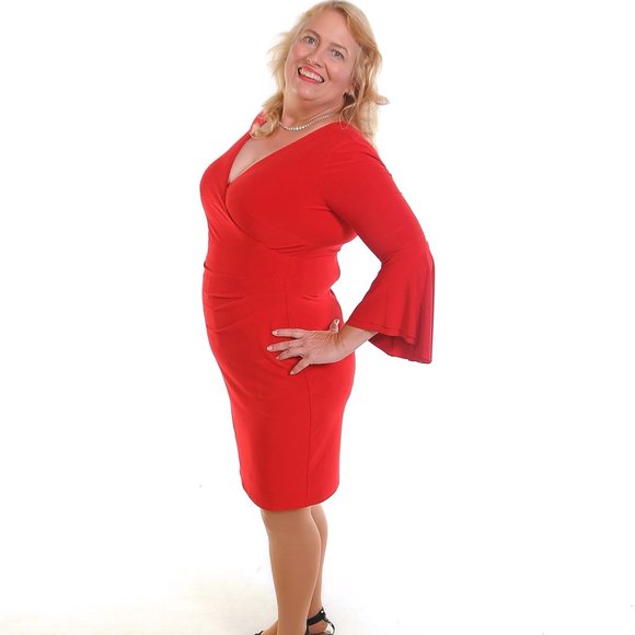 Hi I am Cindy welcome to my closet! - Picture 2 of 3